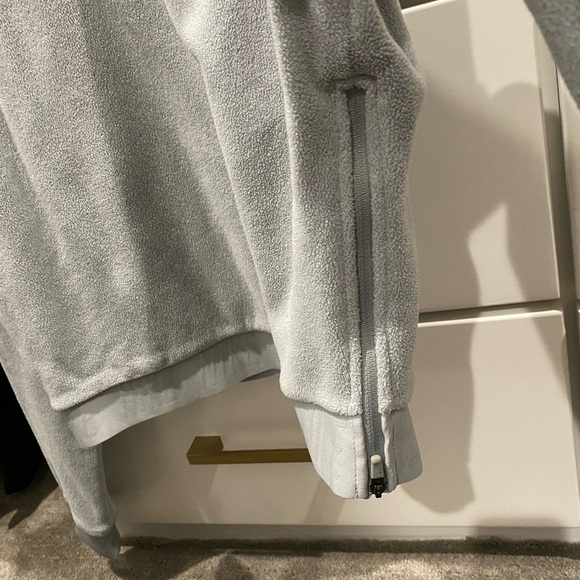 Nike medium light blue fleece crop sweatshirt side sip detail - Picture 4 of 5